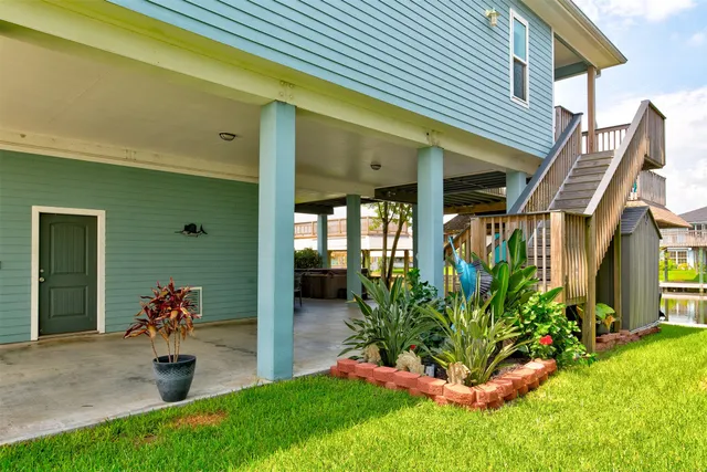 $500,000 | 1052 Redfish Street, Bayou Vista, TX 77563