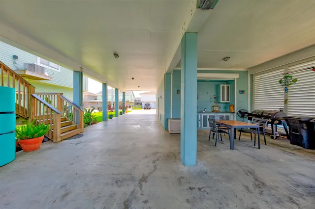 $500,000 | 1052 Redfish Street, Bayou Vista, TX 77563