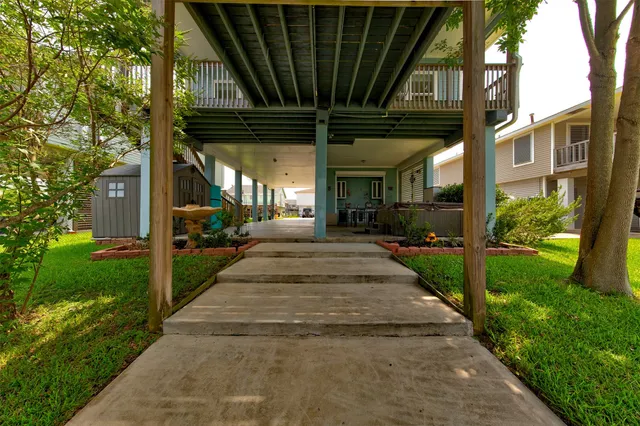 $500,000 | 1052 Redfish Street, Bayou Vista, TX 77563