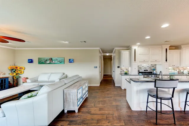 $500,000 | 1052 Redfish Street, Bayou Vista, TX 77563