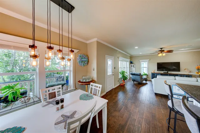 $500,000 | 1052 Redfish Street, Bayou Vista, TX 77563