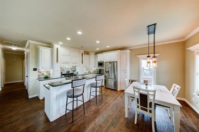 $500,000 | 1052 Redfish Street, Bayou Vista, TX 77563