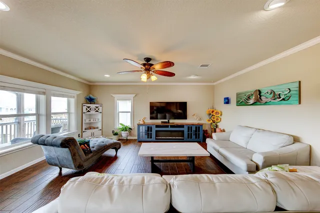 $500,000 | 1052 Redfish Street, Bayou Vista, TX 77563