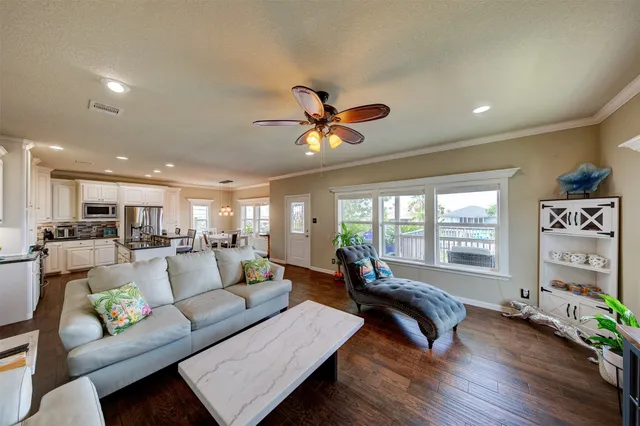 $500,000 | 1052 Redfish Street, Bayou Vista, TX 77563