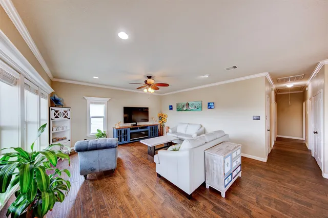 $500,000 | 1052 Redfish Street, Bayou Vista, TX 77563