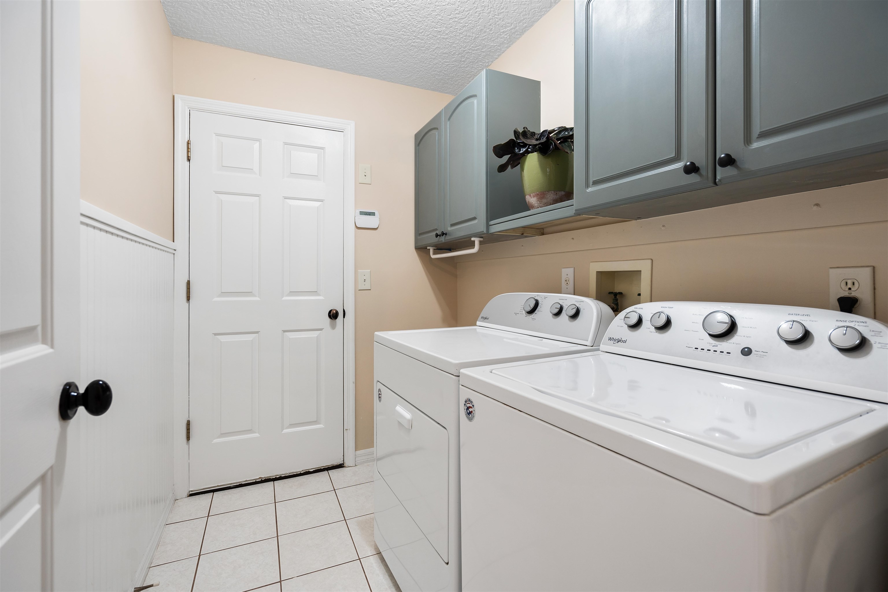 5525 St Ambrose Church Road Elkton, FL 32033 - Photo 26 of 66 a utility room with dryer and washer