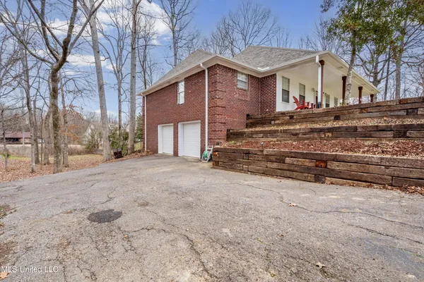 $349,900 | 4198 Bienville Road, Nesbit, MS 38651