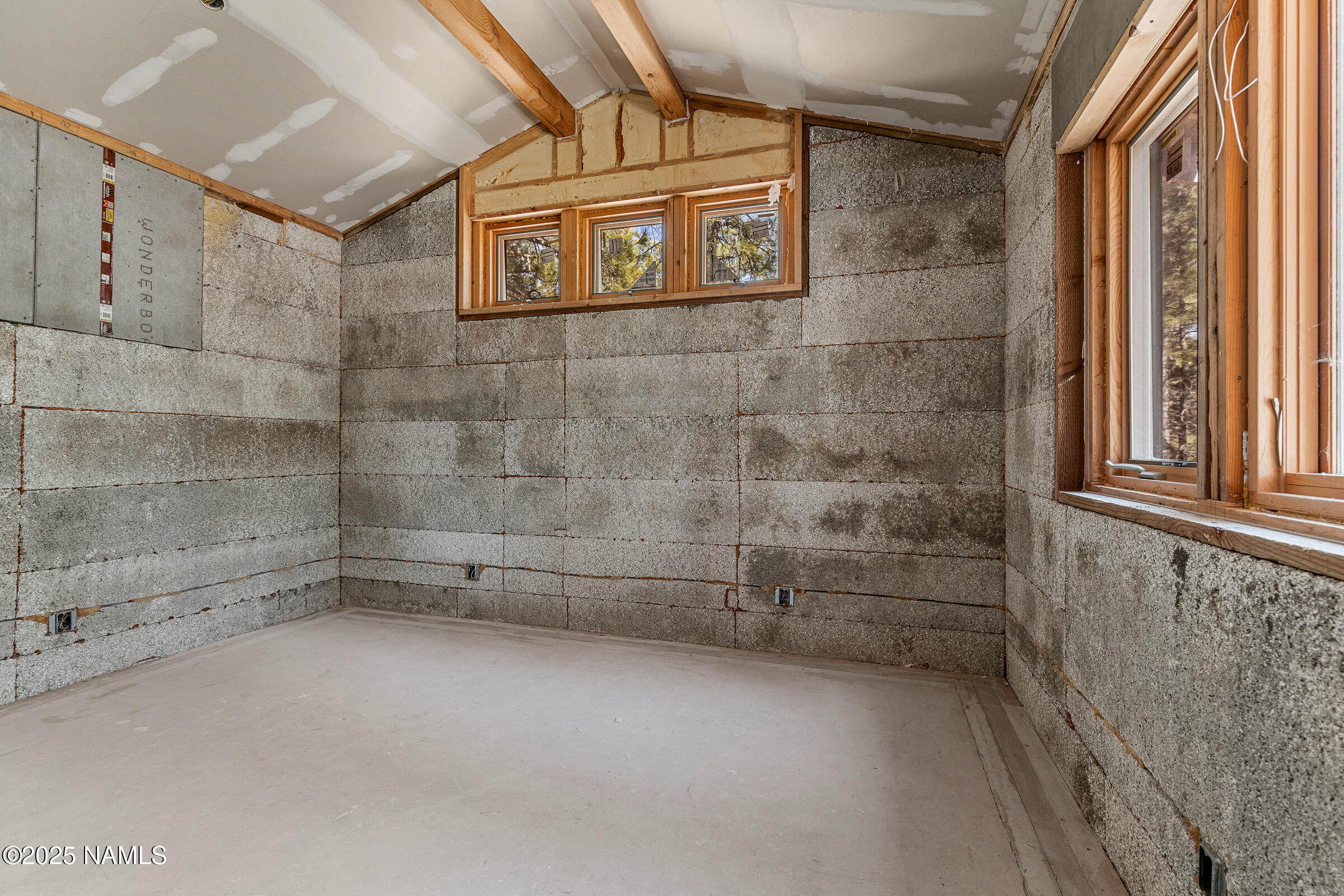 5325 Magdalena Road Flagstaff, AZ 86001 - Photo 14 of 36 Bedroom 1 - Main Floor
