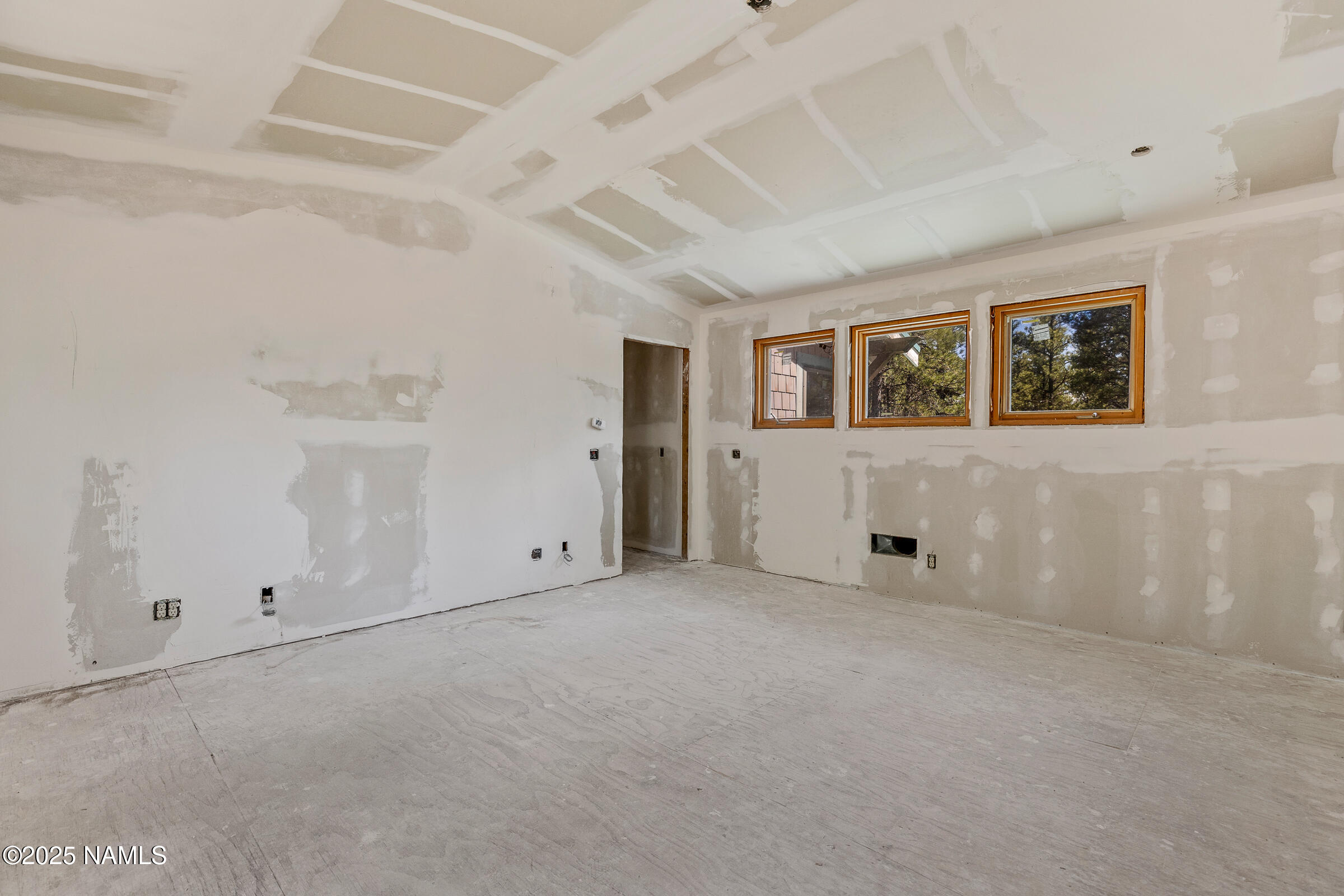 5325 Magdalena Road Flagstaff, AZ 86001 - Photo 17 of 36 Primary Bedroom