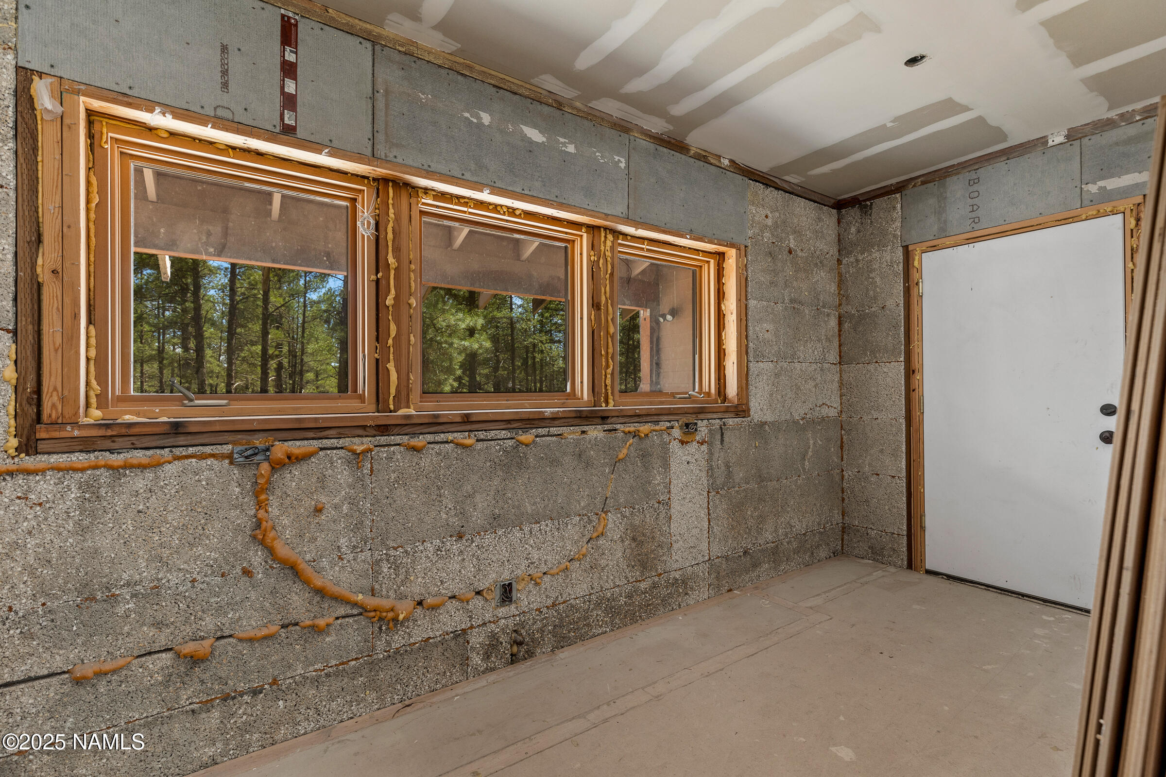 5325 Magdalena Road Flagstaff, AZ 86001 - Photo 5 of 36 Mudroom
