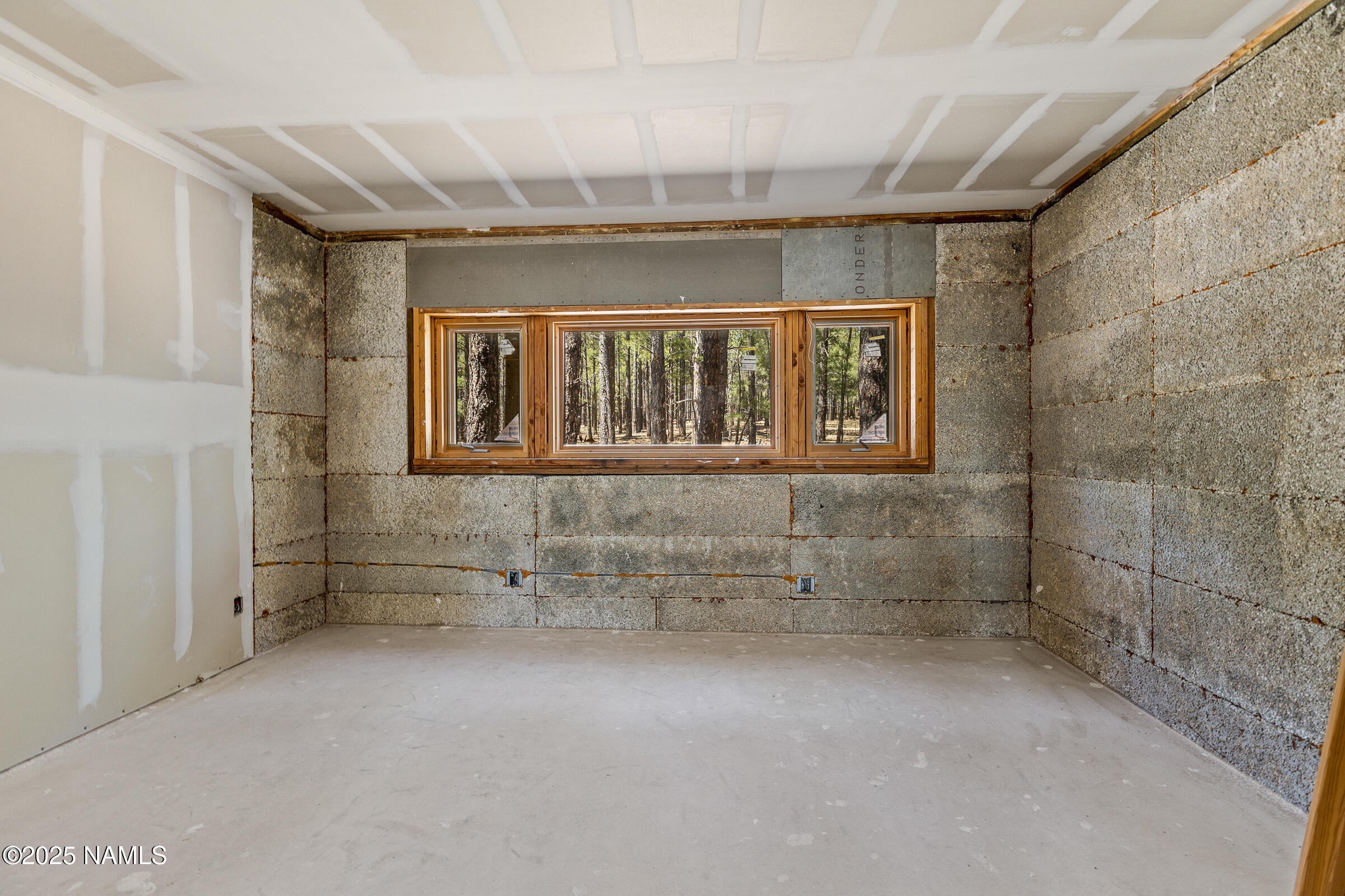 5325 Magdalena Road Flagstaff, AZ 86001 - Photo 10 of 36 Add'l Living Room
