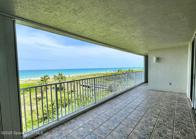a view of an empty room and a ceiling fan