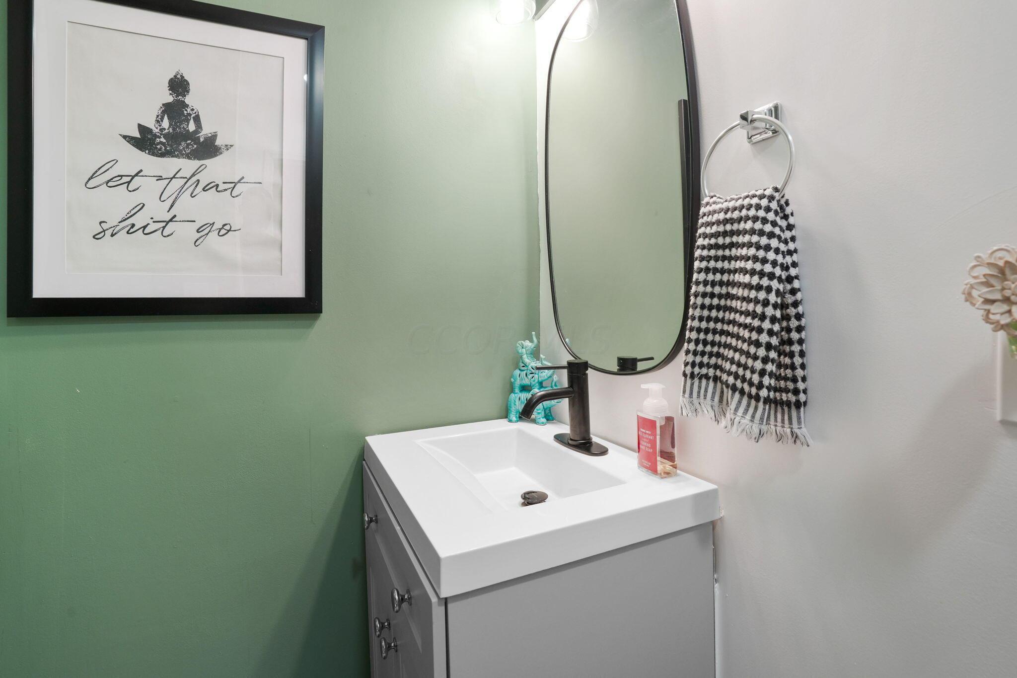 925 Salisbury Road Columbus, OH 43204 - Photo 25 of 36 Bathroom2