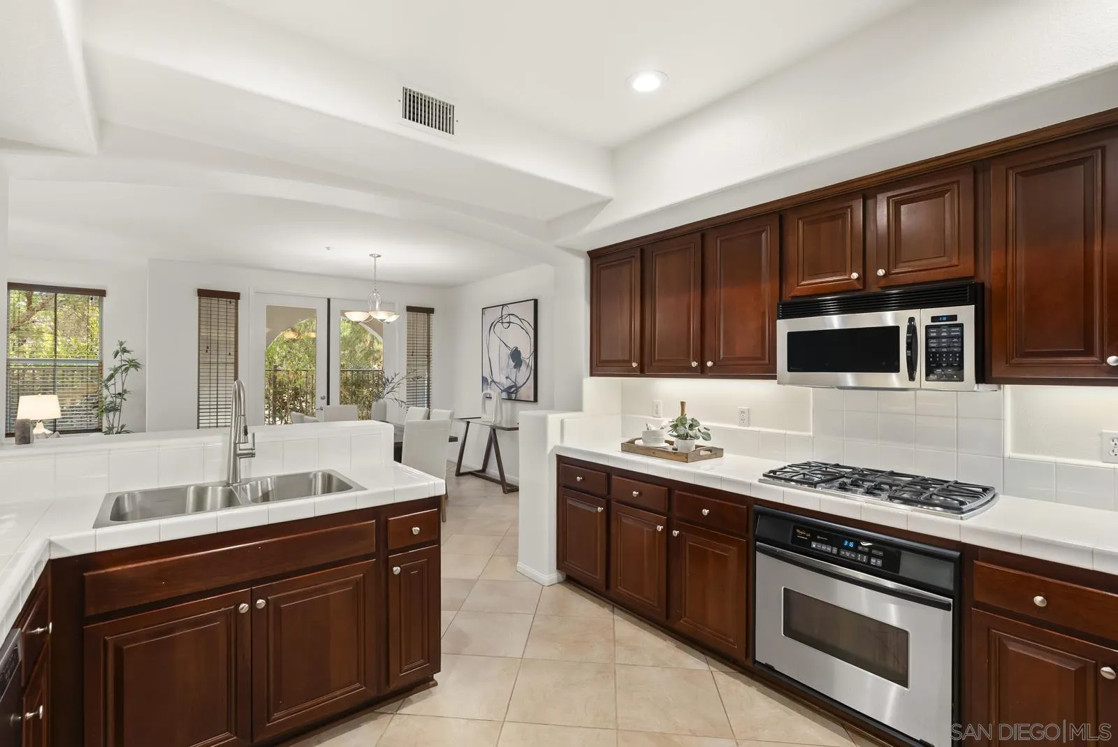 2770 Piantino Circle San Diego, CA 92108 - Photo 9 of 34