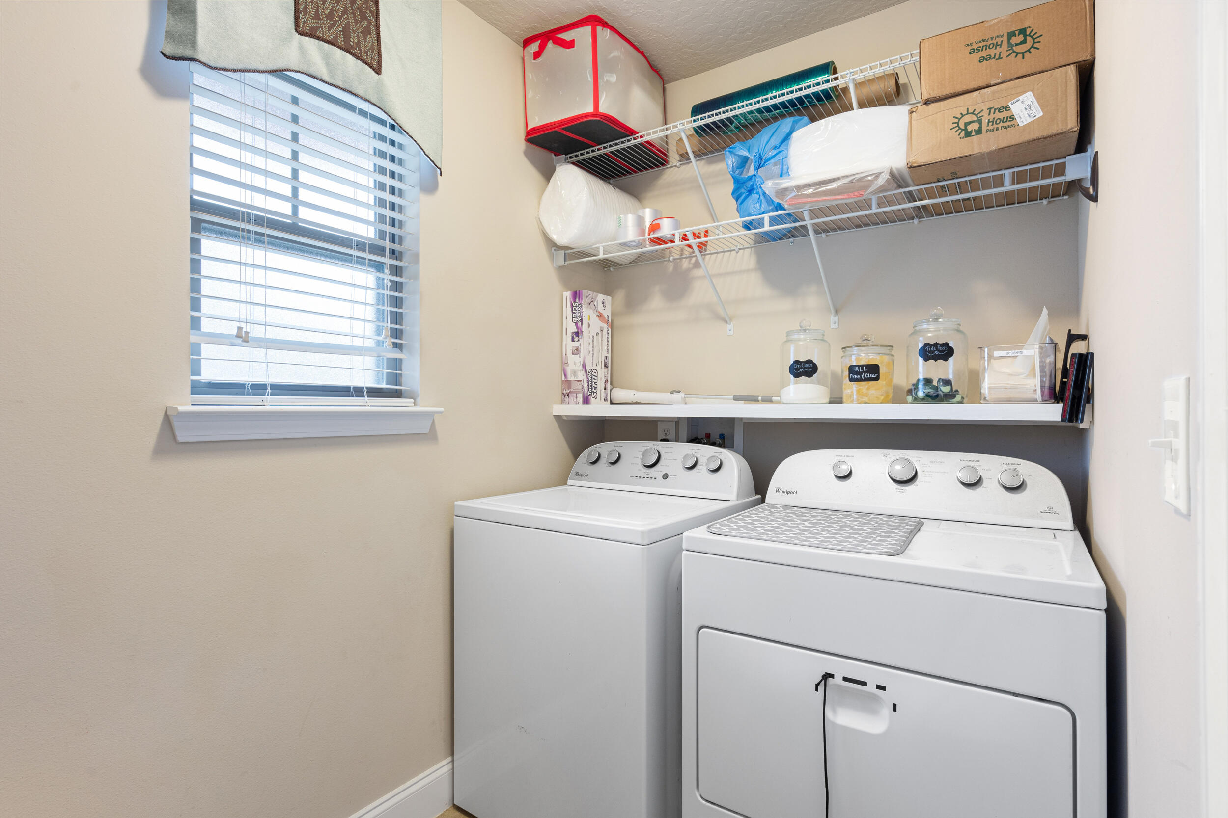 4646 Chanan Drive Crestview, FL 32539 - Photo 39 of 56 a utility room with dryer and washer