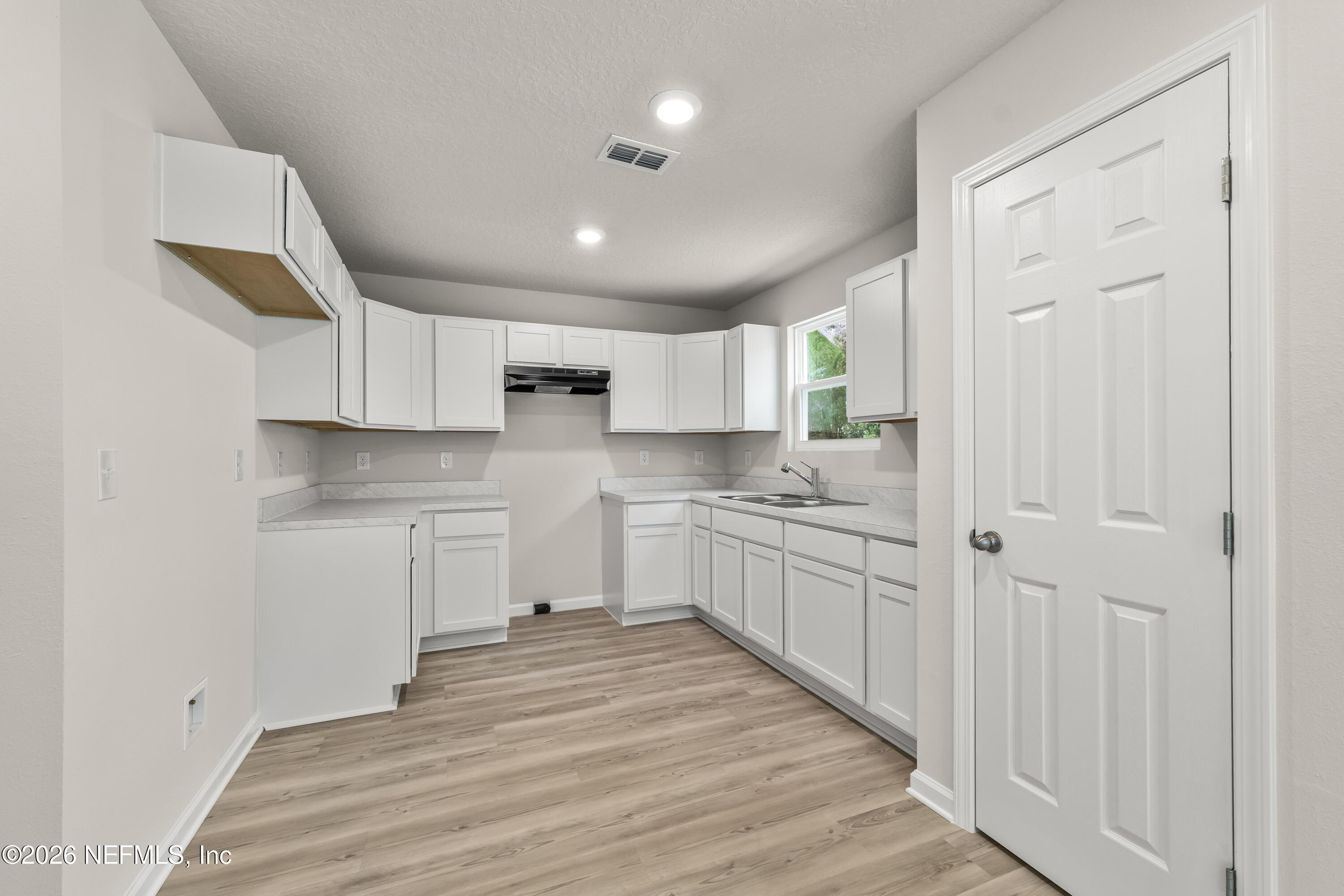 4296 Gilbert Street Jacksonville, FL 32207 - Photo 14 of 30 Kitchen