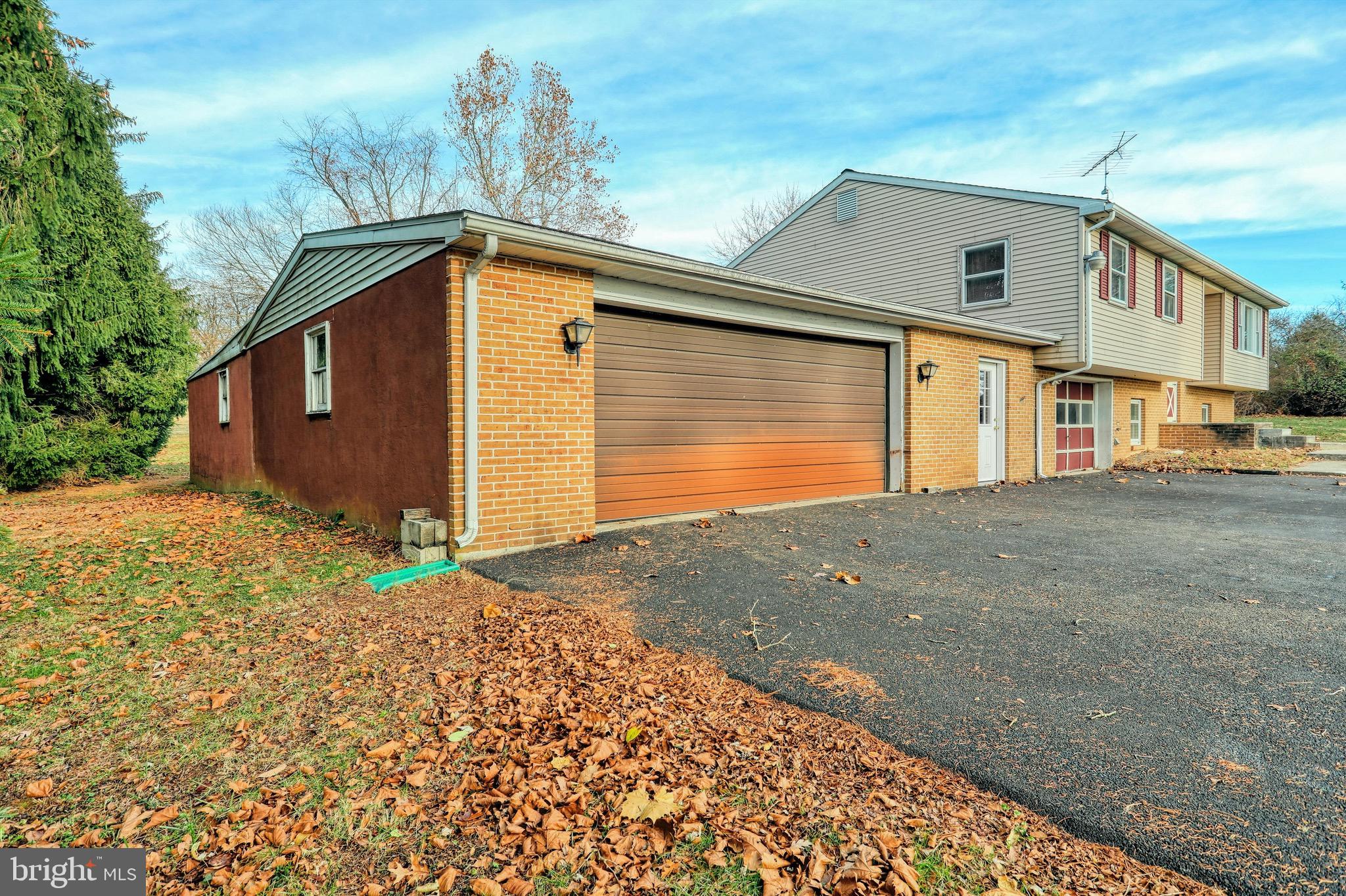 5669 Senft Road Spring Grove, PA 17362 - Photo 3 of 45