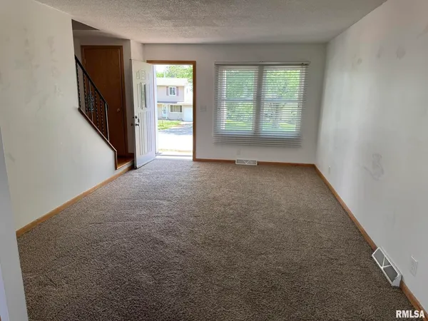 $750 | 18 Parkview Drive, Unit F, Eldridge, IA 52748