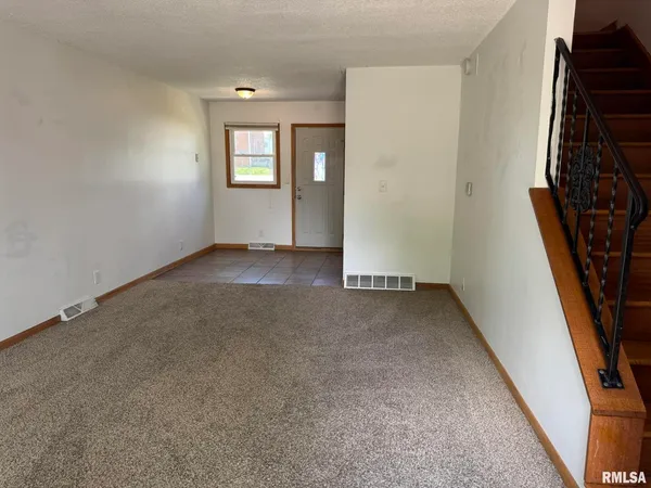 $750 | 18 Parkview Drive, Unit F, Eldridge, IA 52748
