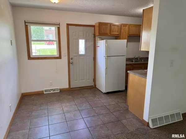 $750 | 18 Parkview Drive, Unit F, Eldridge, IA 52748