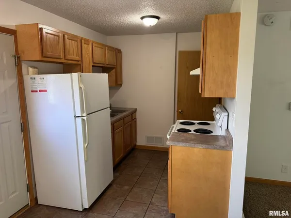 $750 | 18 Parkview Drive, Unit F, Eldridge, IA 52748