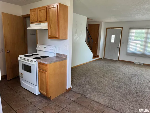 $750 | 18 Parkview Drive, Unit F, Eldridge, IA 52748