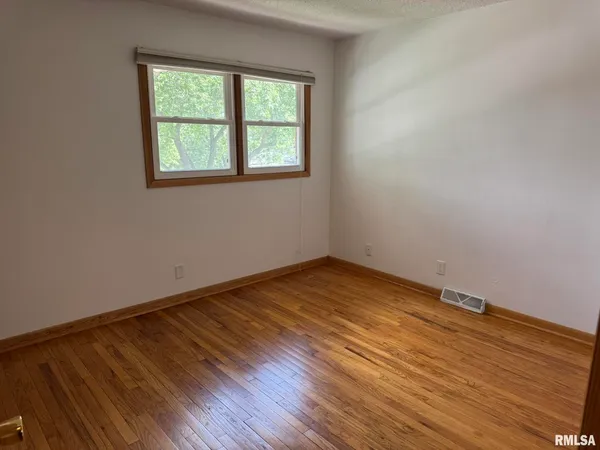 $750 | 18 Parkview Drive, Unit F, Eldridge, IA 52748