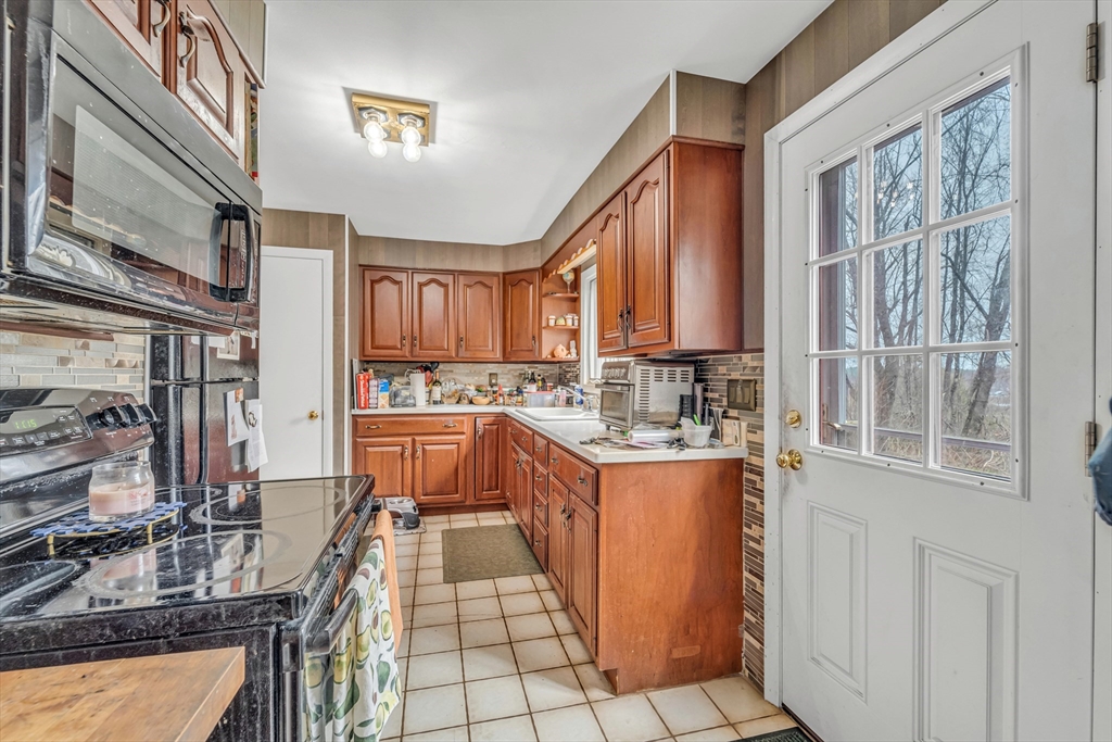 169 Newell Road Holden, MA 01520 - Photo 3 of 34 Gallery Image 3