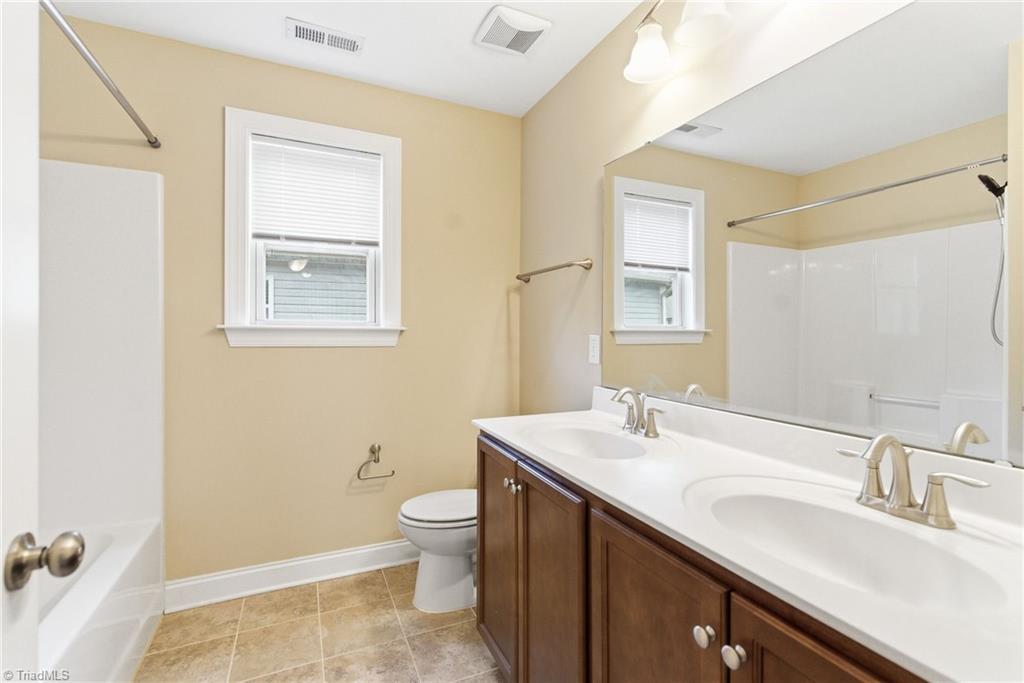 959 Longleaf Pine Place Mebane, NC 27302 - Photo 37 of 47 Bathroom #4