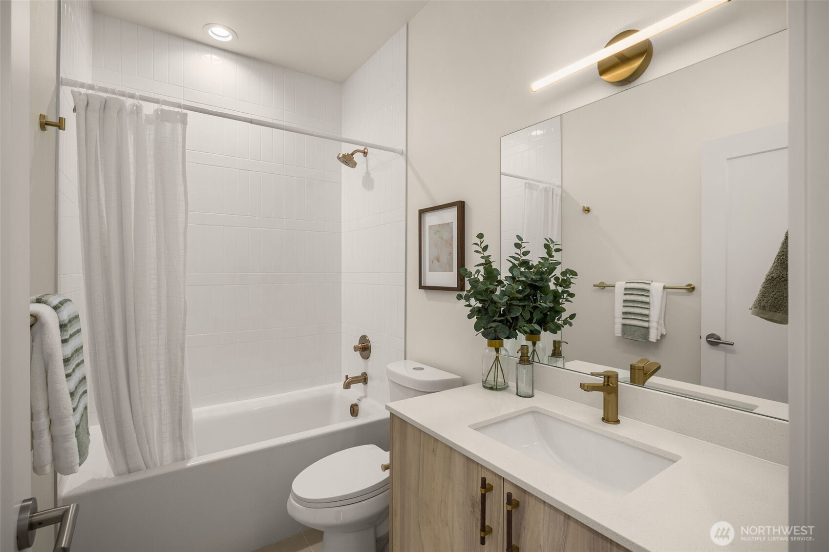 3914 South Juneau Street Seattle, WA 98118 - Photo 5 of 32 a bathroom with a sink toilet and shower