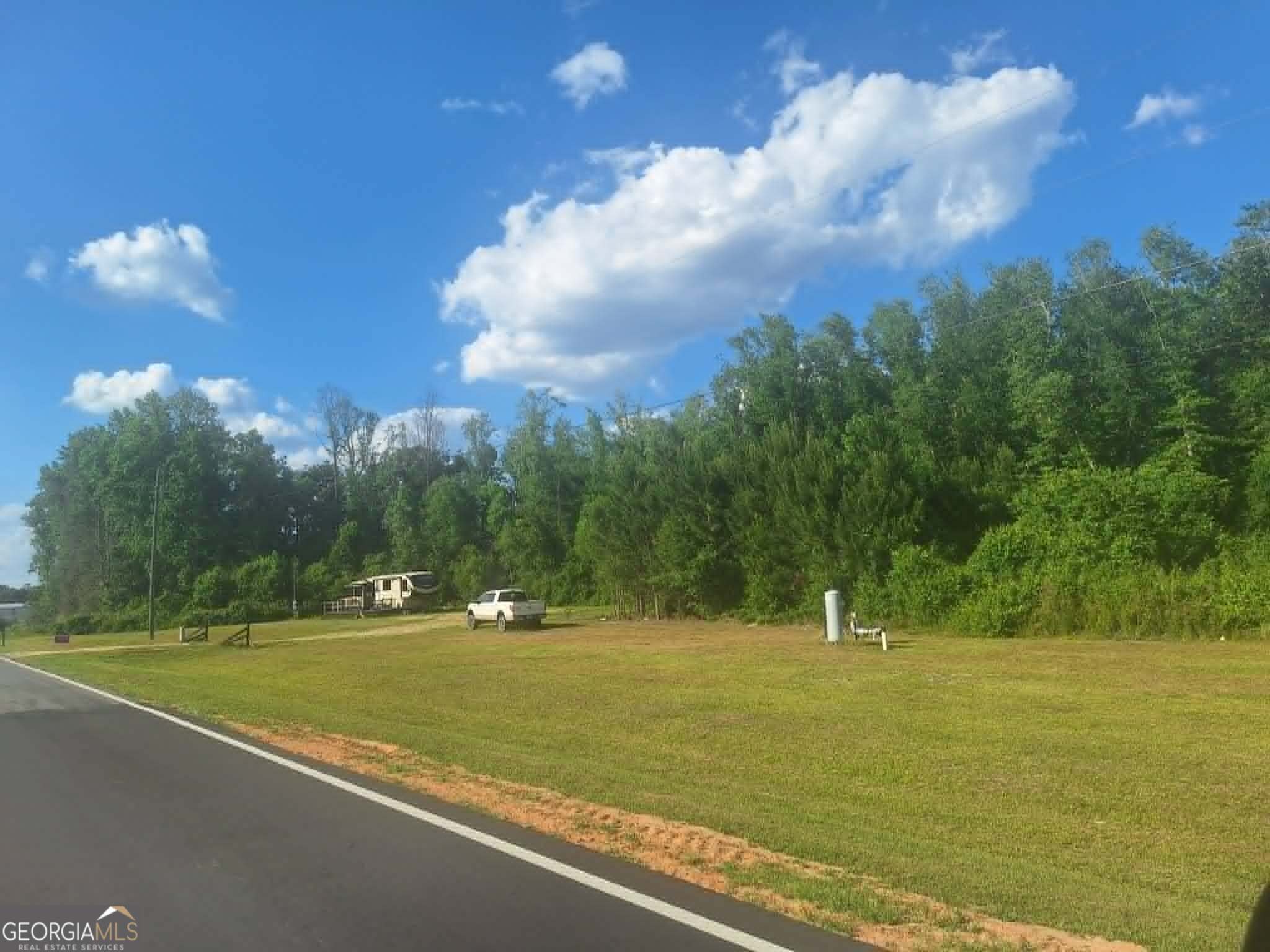 607 Prentiss Road Baxley, GA 31513 - Photo 4 of 4 a view of a golf course with a lake