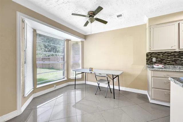 a view of a livingroom with furniture and a ceiling fan