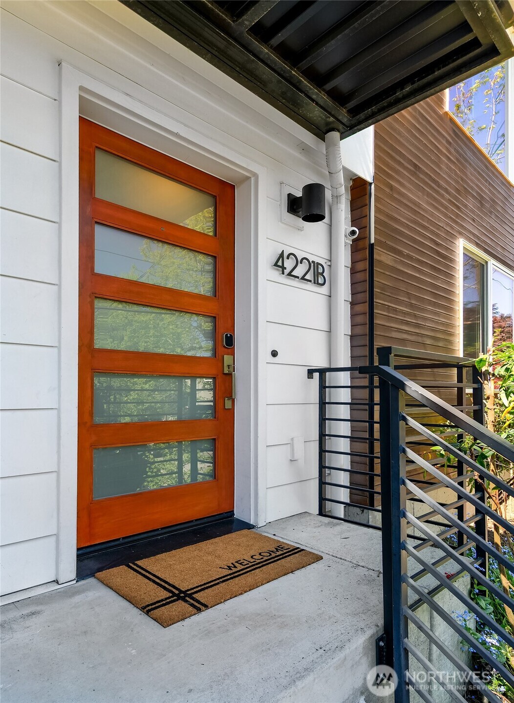 4221 Evanston Avenue North, Unit B Seattle, WA 98103 - Photo 2 of 30