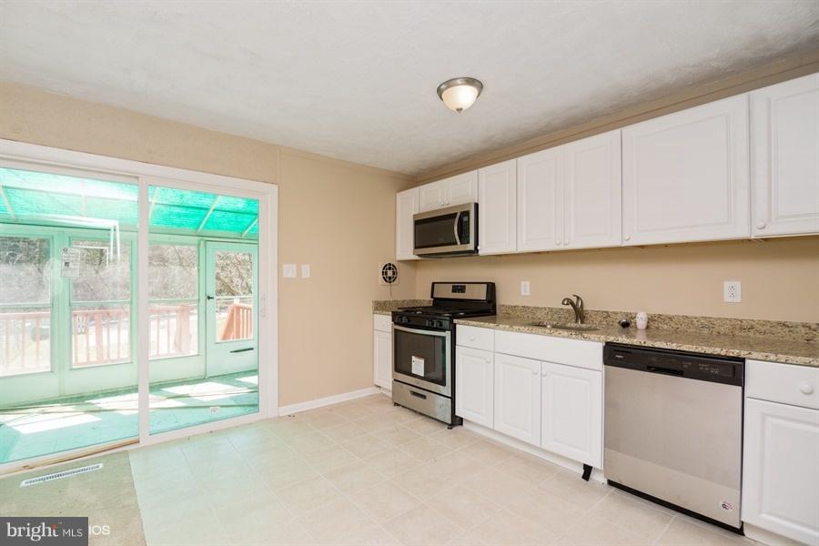 4853 Melbourne Road Baltimore, MD 21229 - Photo 11 of 25 Interior (General)