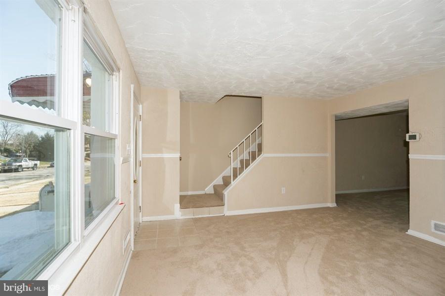 4853 Melbourne Road Baltimore, MD 21229 - Photo 5 of 25 Interior (General)