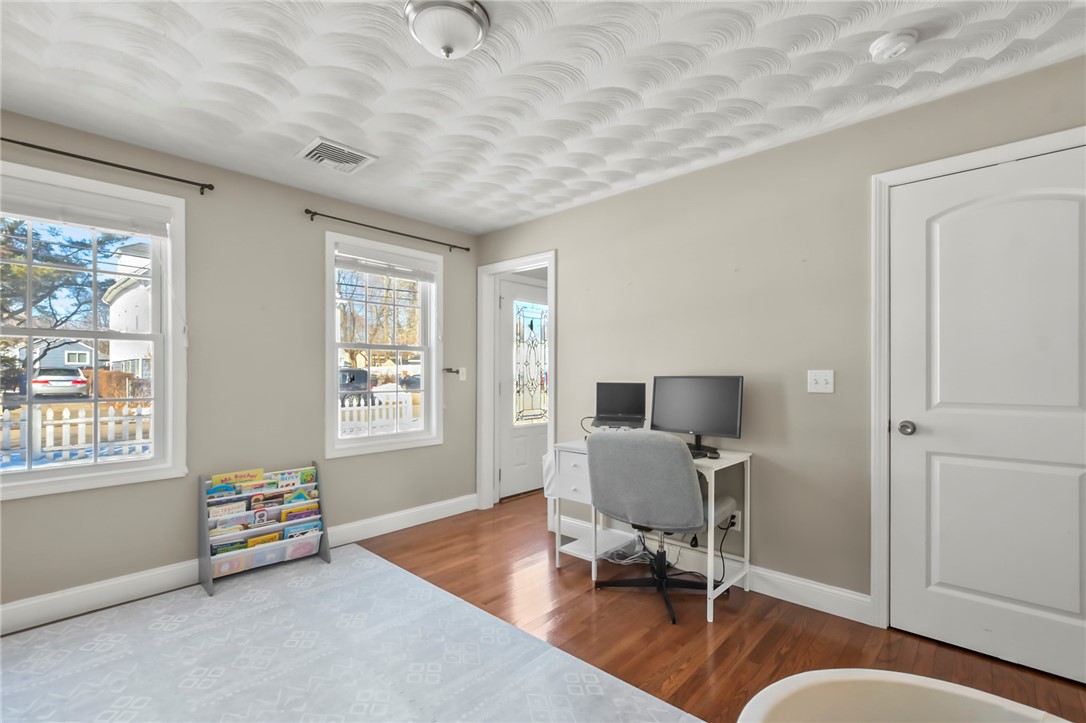 110 Winter Avenue Warwick, RI 02889 - Photo 26 of 35