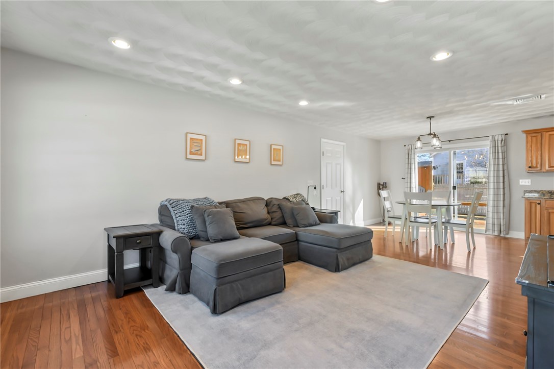 110 Winter Avenue Warwick, RI 02889 - Photo 7 of 35