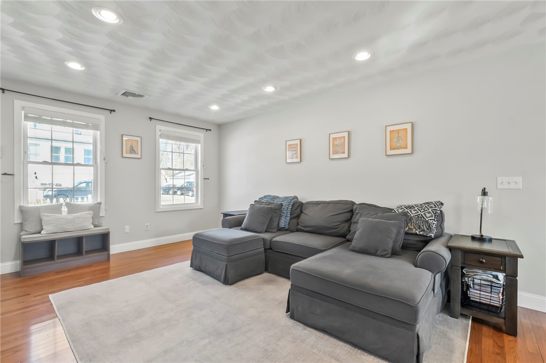 110 Winter Avenue Warwick, RI 02889 - Photo 8 of 35