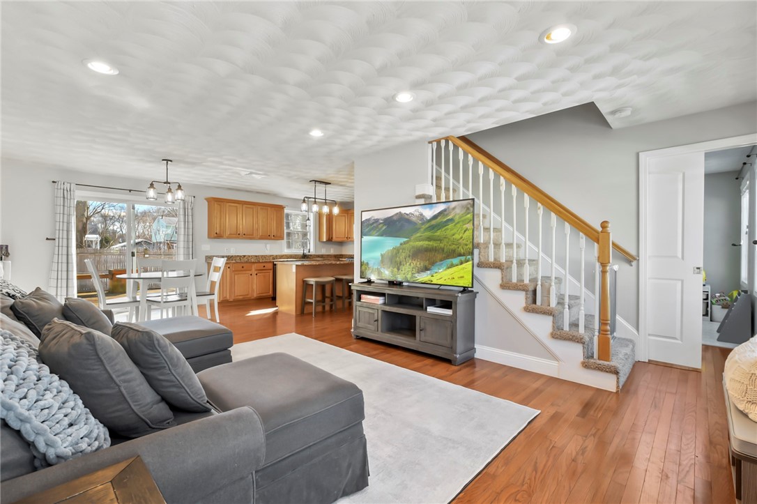 110 Winter Avenue Warwick, RI 02889 - Photo 9 of 35