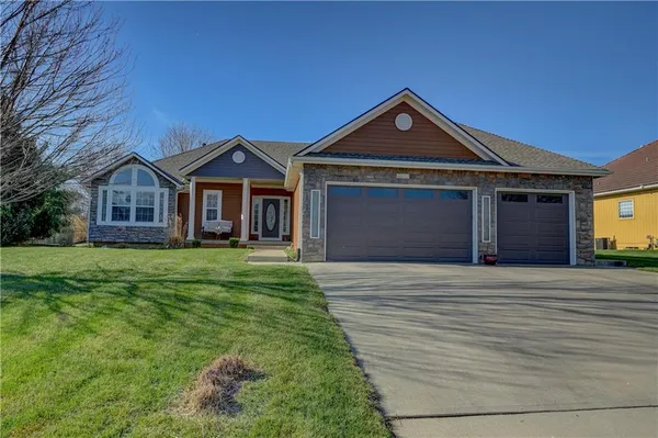 $679,000 | 4612 Southwest Gull Point Drive, Lee's Summit, MO 64082