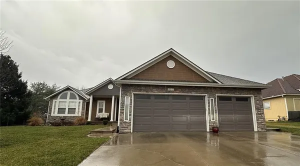 $679,000 | 4612 Southwest Gull Point Drive, Lee's Summit, MO 64082