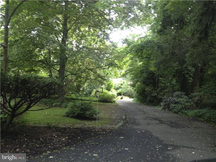 839 Fox Chase Road Rydal, PA 19046 - Photo 19 of 24 Driveway