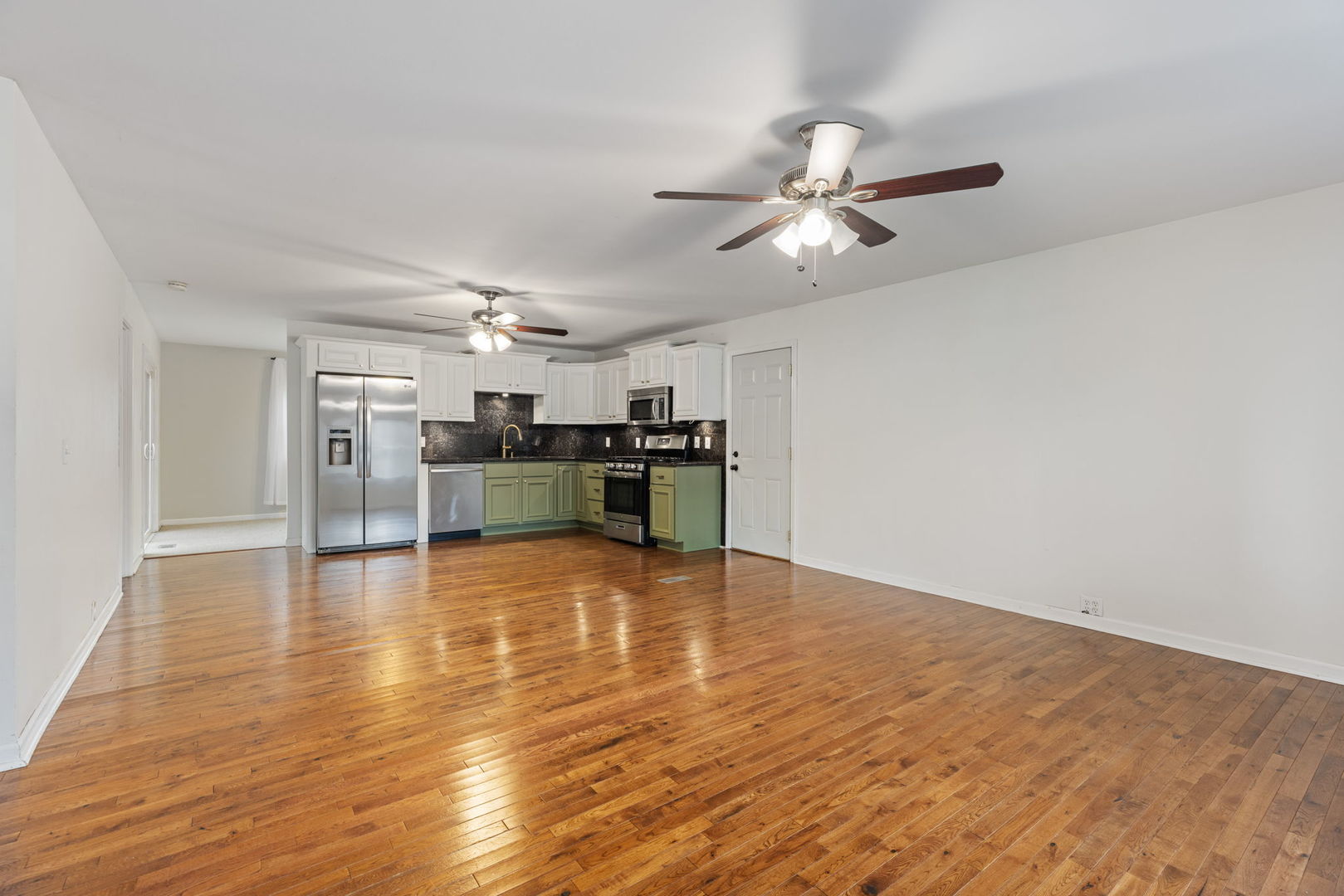 345 Hickory Avenue Romeoville, IL 60446 - Photo 4 of 24 Gallery Image 4