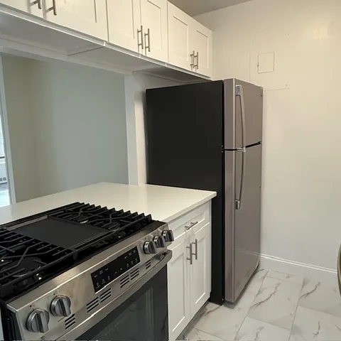 $4,200 | 400 East 70th Street, Unit 907 | Lenox Hill