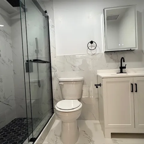 $4,200 | 400 East 70th Street, Unit 907 | Lenox Hill