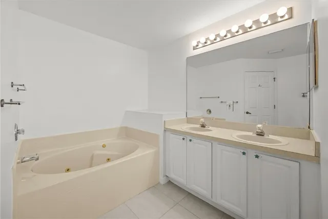 $2,400 | 742 46th Square, Vero Beach, FL 32968