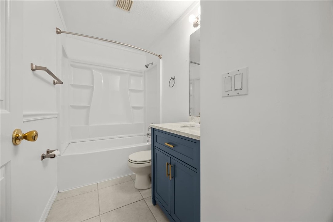 742 46th Square Vero Beach, FL 32968 - Photo 25 of 36 a bathroom with a granite countertop toilet a sink and bathtub