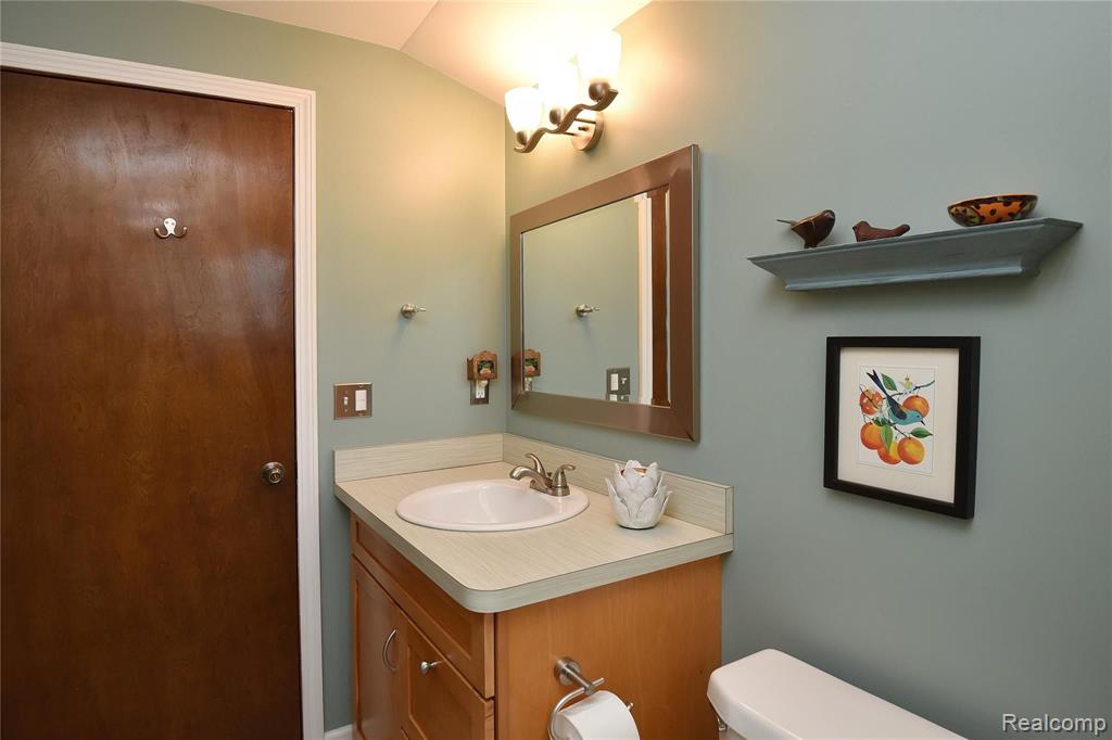 1377 Maple Drive Rochester, MI 48307 - Photo 28 of 42