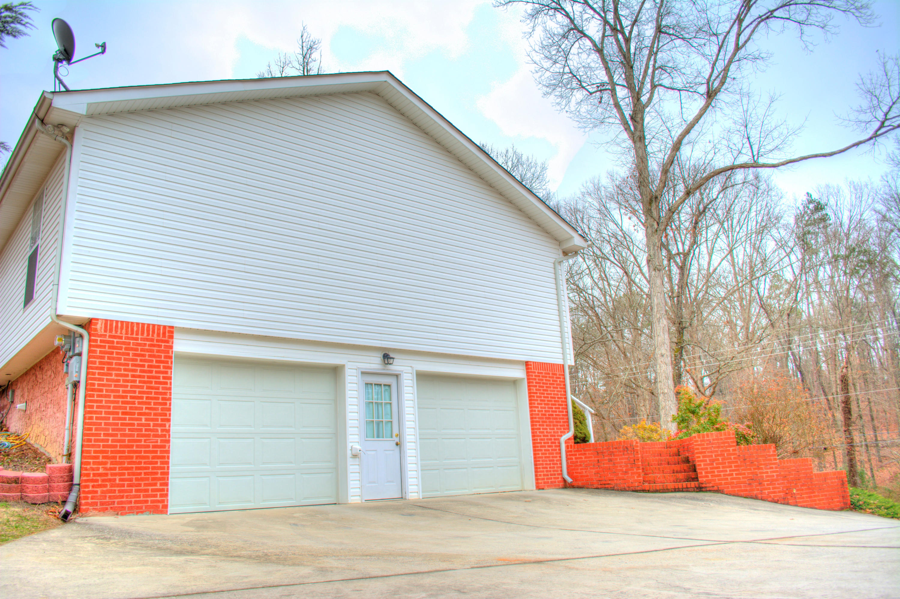 9111 Fuller Road Chattanooga, TN 37421 - Photo 25 of 32 Garage