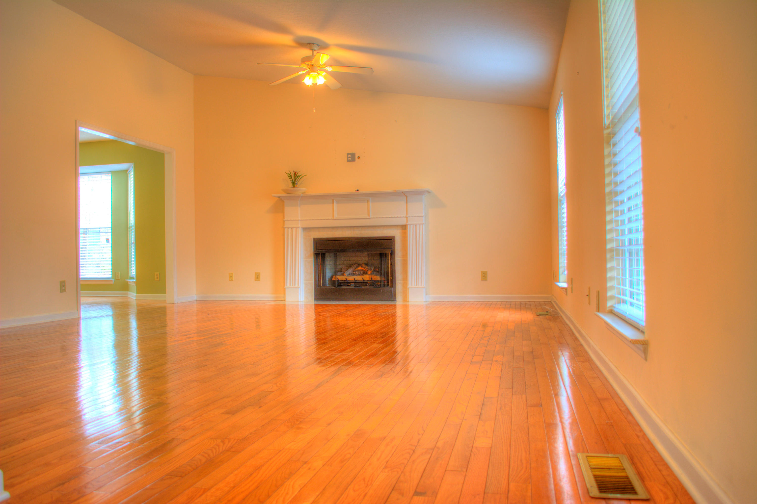 9111 Fuller Road Chattanooga, TN 37421 - Photo 9 of 32 Living Room